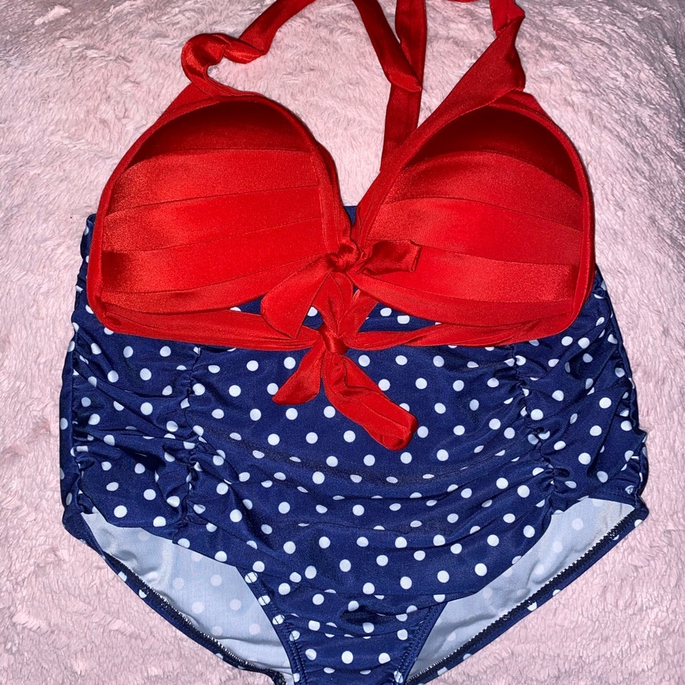 Bikini - Picture 2 of 3